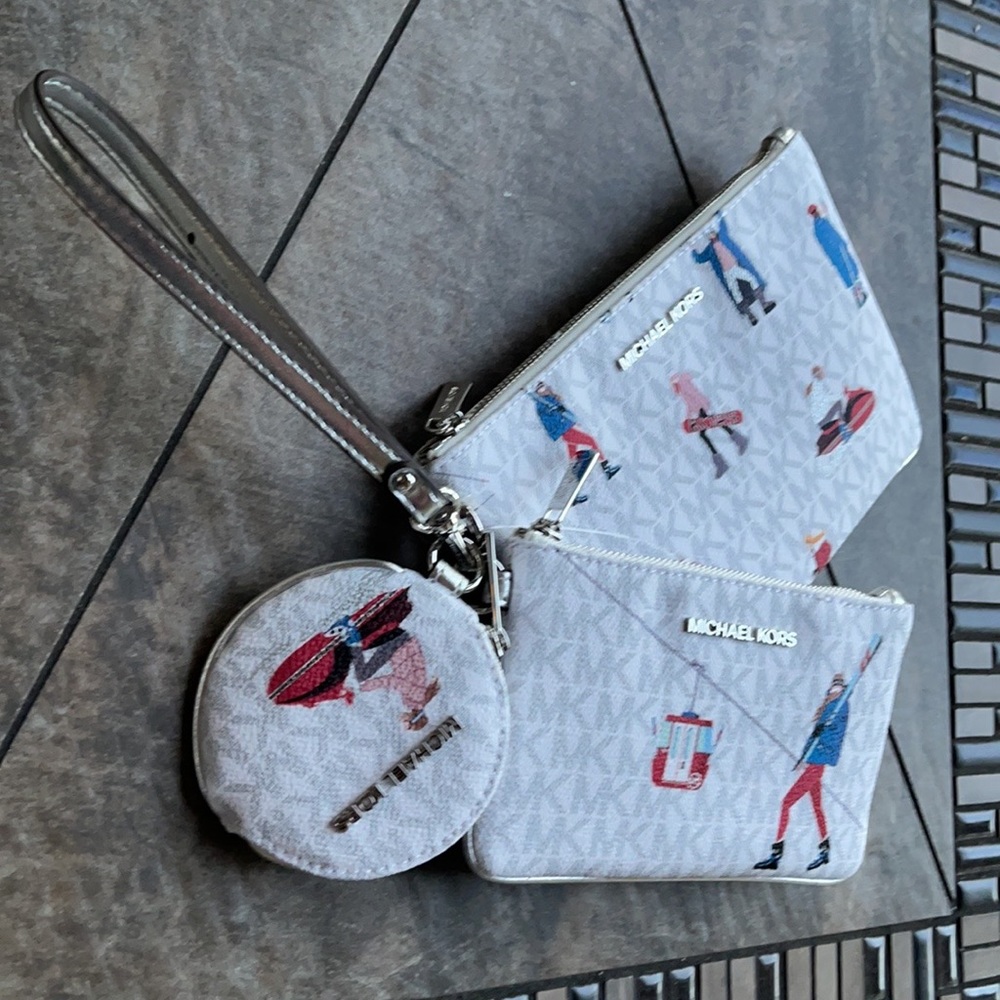 Michael Kors Jet Set Girls Wristlet Trio - Picture 5 of 16